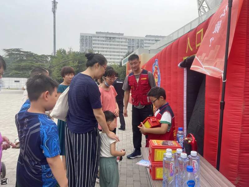 热心公益好少年，义工服务勇担当：钱维世